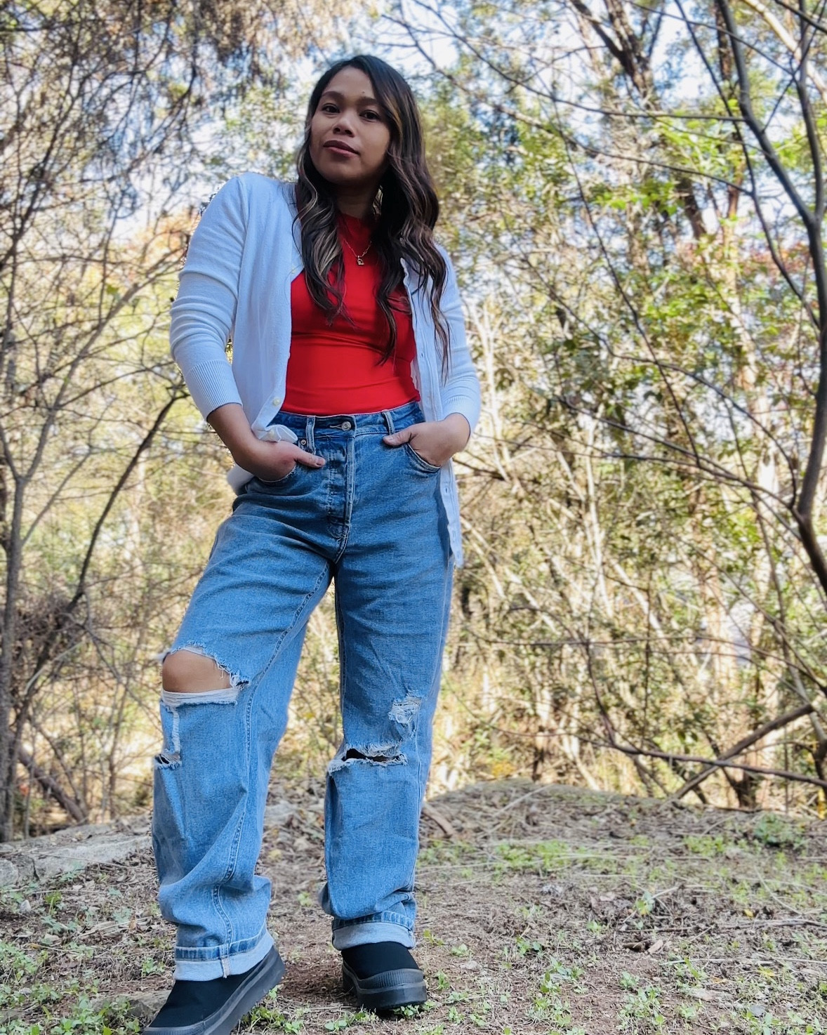 Easy comfy mom outfit. 🤍

Nothing fancy. Just pieces I can move in, chase my daughter in, and still feel cute.

Loose jeans, comfy shoes, simple layers.

Because mom life doesn’t stop… but that doesn’t mean I can’t look put together.



#LTKmomlife #LTKootd