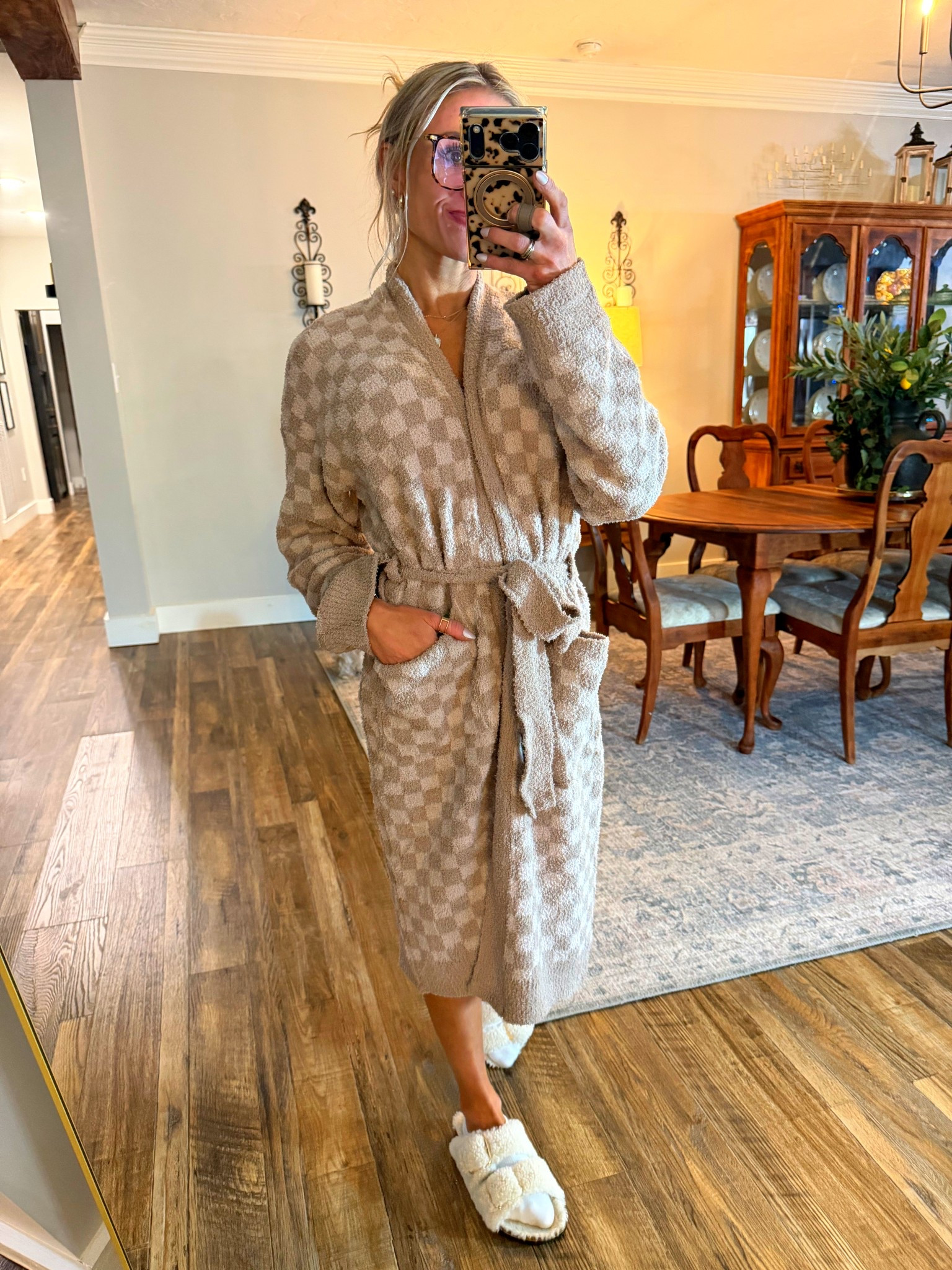 Soft plush robe that is so cozy and neutral #LTKfashion #LTKcomfy

#LTKmomlife #LTKgrwm