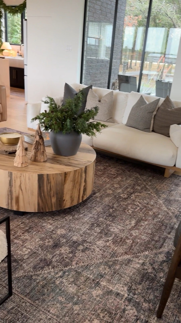 Add a warm, inviting touch to your living space with the Loloi Morgan rug in…