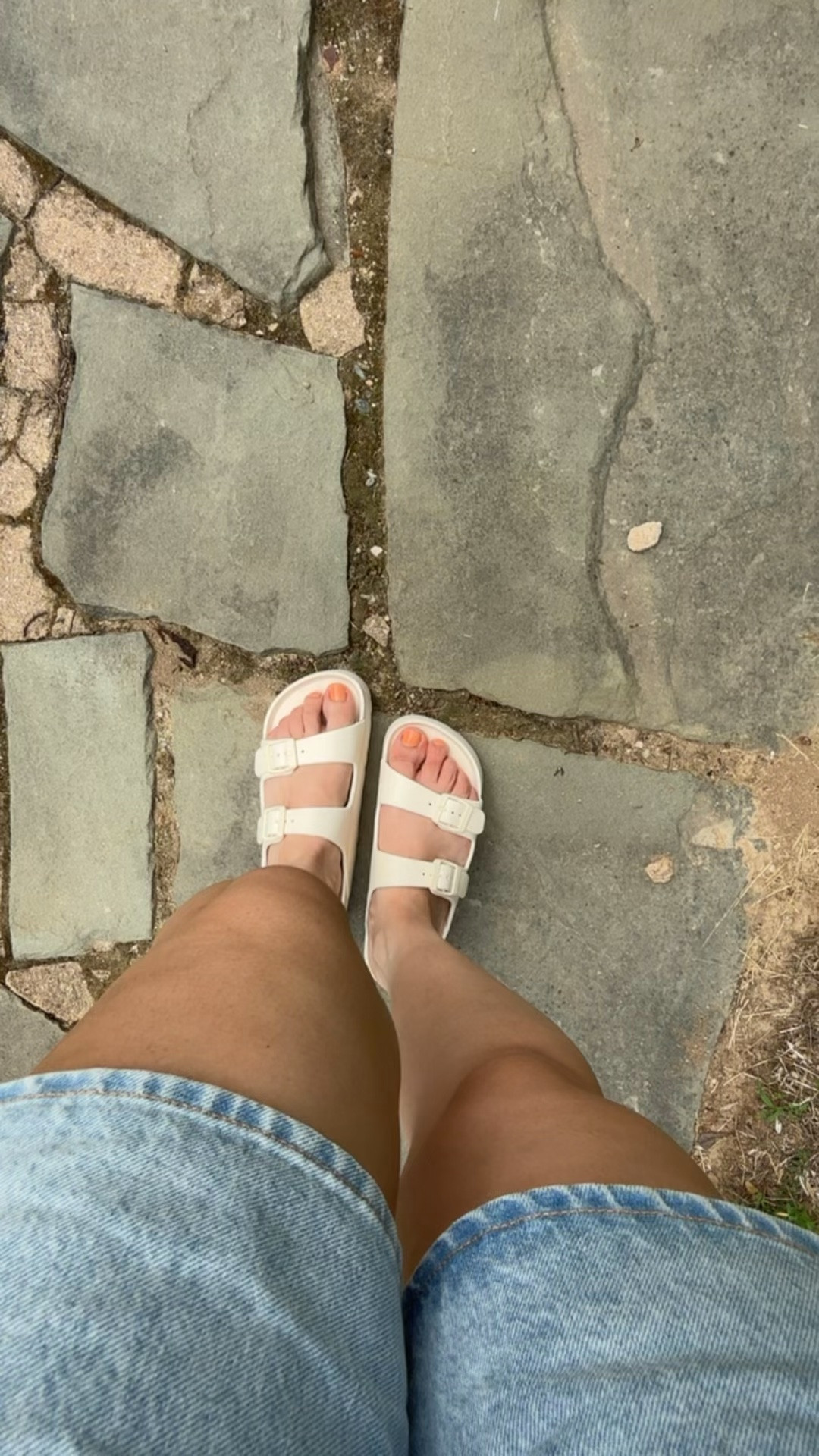 Loving these comfy sandals from @amazon

#LTKootd