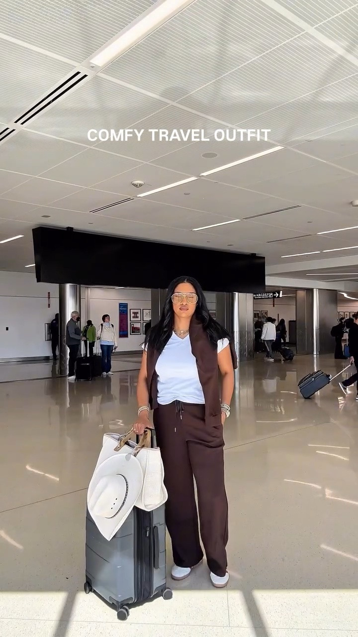 Comfy travel outfit ✈️ easy airport look that’s actually comfortable + put together.

#traveloutfit #airportlook #airportoutfit #travelootd #neutraloutfit 

Airport Outfit Ideas | Travel Outfits | Amazon Finds | Airport OOTD

#LTKgrwm #LTKootd #LTKTravel