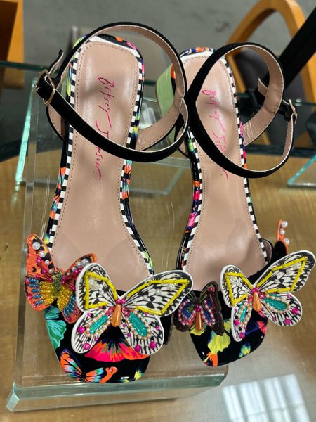 Sandals crush - 2 colors available. 

#LTKSeasonal #LTKshoecrush