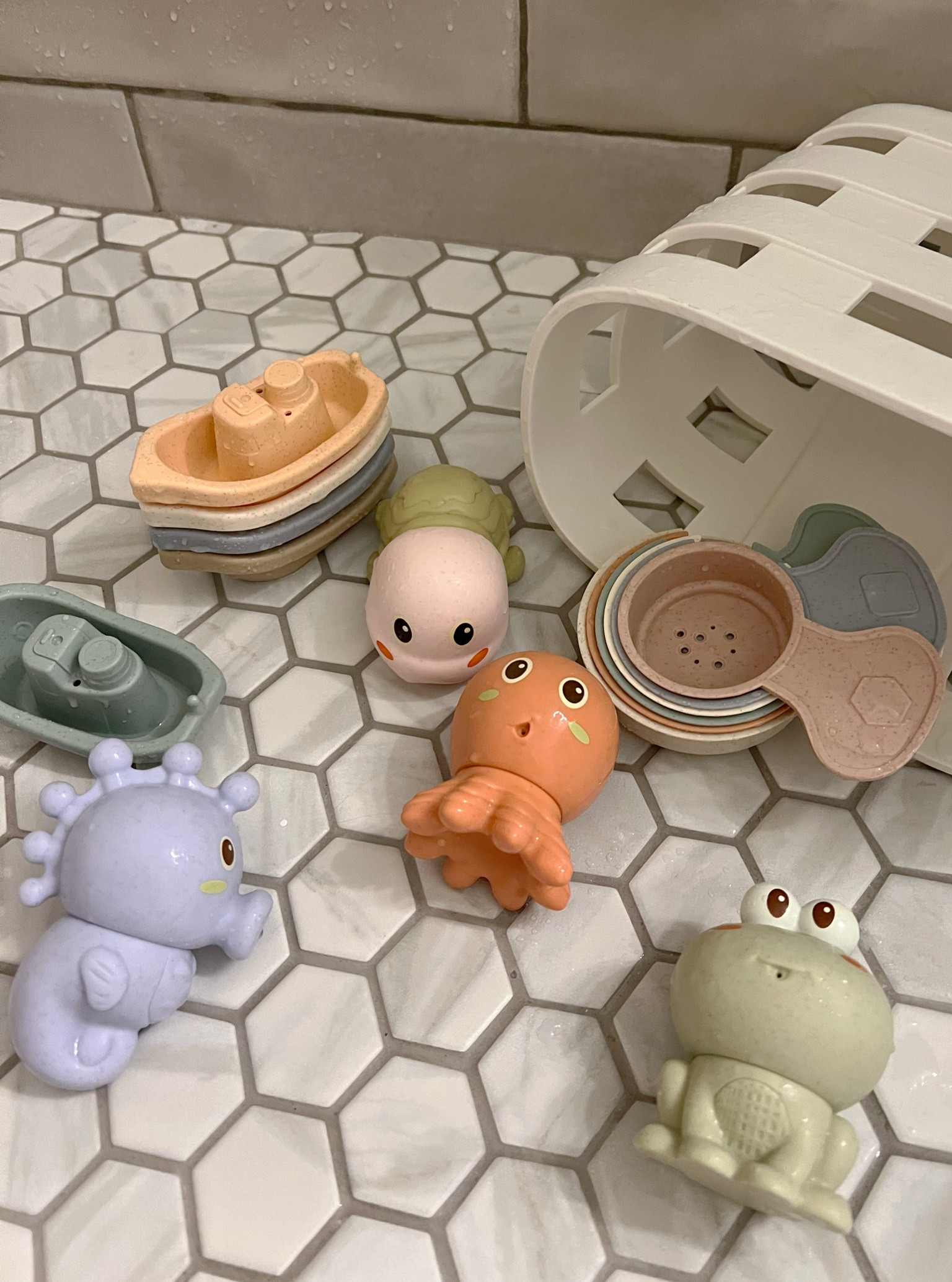 Bath toys, kids toy, baby bath toys, toddler bath toys, bath toy bin 


#amazon 

#LTKKids