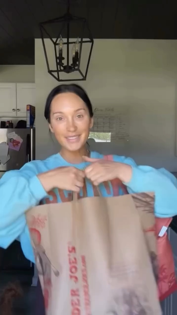 weekly @traderjoes haul 🤤

usually TT sees these weekly so let me know if yall want a weekly traders hauls here too! 

#traderjoes #traderjoesmusthaves #groceryhaul