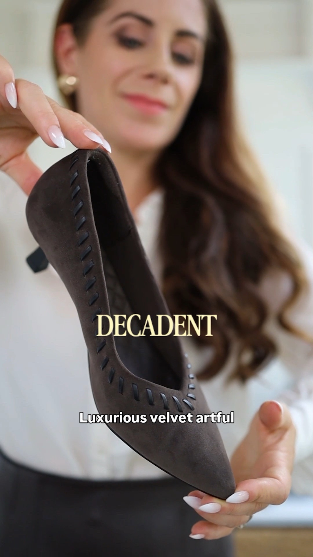 My work is serious. My shoes? Decadent. 🤎

Fall workwear is all about the finishing touches, and these @VIVAIA Scarlet heels bring such beautiful texture to an otherwise classic outfit. The woven velvet + whipstitch detailing make them feel special, while the cushioned footbed keeps them comfortable enough for a full day on my feet.
At 4'11", I’m always thinking about proportion, and I love how the pointed toe and delicate heel work with cropped denim without visually overwhelming my frame.
Paired them with a belted blazer + white jeans for an easy petite-friendly workwear look that feels polished without trying too hard.

Linking the VIVAIA Scarlet heels + my outfit details here. Use code LV10 for added savings!


petite workwear | fall work outfits | petite style | comfortable heels | pointed toe heels | VIVAIA shoes | fall shoe trends | petite outfit ideas

#LTKWorkwear #LTKSeasonal #LTKOver40