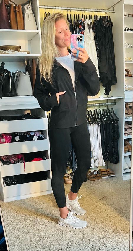 There’s nothing like a good athleisure outfit, and these Spanx compression leggings are amazing!!

#nordstrom #athleisure #womensfashion

#LTKstyletip #LTKFind #LTKFitness