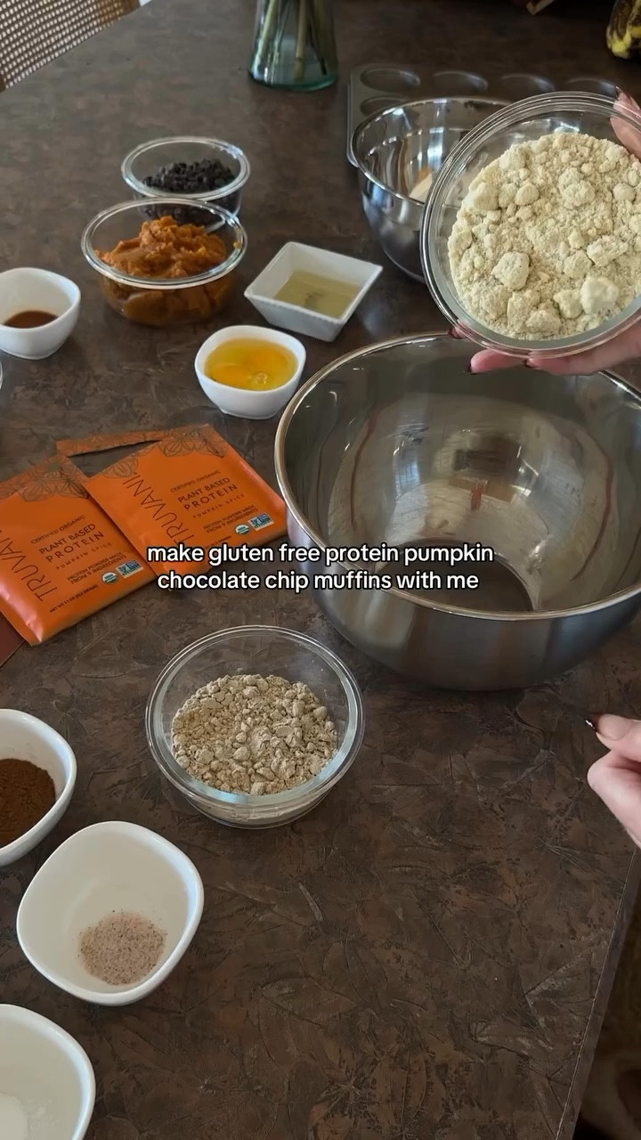These were SO yummy!! Used my tried and true @truvani Collagen Peptides and Pumpkin Protein Powder 🧡🎃🍂 

Recipe from @munchinwithmaddie_ below 🫶🏻 

INGREDIENTS:

For the Dry Ingredients:
• 1 ¼ cup gluten free 1-to-1 flour (156g)*
• ½ cup unflavored collagen peptides (49g)** [I added a heaping scoop of my protein powder as well]
• 1 tbsp pumpkin pie spice
• 1 tsp baking powder
• ¼ tsp baking soda
• ½ tsp kosher salt

For the Wet Ingredients:
• 1 can pumpkin puree (15oz)
• 2 large eggs
• ½ cup coconut sugar (81g)
• ¼ cup avocado oil or melted refined coconut oil
• 1 tsp vanilla extract

For the Mix-Ins:
• 1 cup paleo chocolate chips (182g)

INSTRUCTIONS:

• Preheat your oven to 375F and add liners to your muffin tin.
• In a large bowl, whisk together the dry ingredients until combined.
• In another large bowl, whisk together all of the wet ingredients until smooth. Then, add dry ingredients to the wet ingredients and stir with a spatula until some flour is still visible.
• Add in the chocolate chips and continue stirring until no more flour is visible, but do not over-stir! Allow the batter to rest for 15 minutes.
• Divide batter evenly between the 12 muffin cavities. Top with a few extra chocolate chips, if desired. 
•Transfer to the oven and bake for 22-25 minutes. 
• The muffins will be quite moist, so it's important to let them cool down for a bit before eating. Allow them to cool in the muffin tin for 15 minutes, before transferring to a wire rack to finish cooling. 
• Enjoy! 🧡

#pumpkinmuffins #proteintreats #pumpkinseason #falltreats