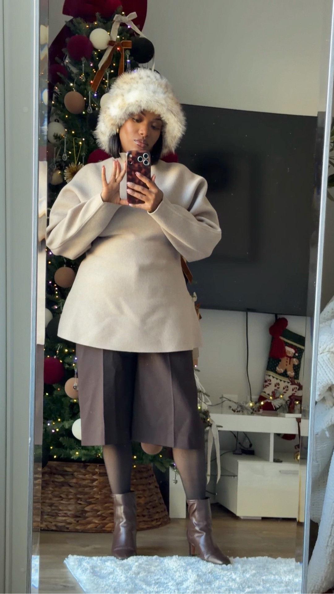 Today OOTD top from Aritzia Jorts from Zara  Code 0/7149/243/700/03

#LTKootd #LTKMidsize #LTKSeasonal