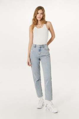 BDG – Jeans „Pax“ in Vintage-Waschung in Summer mit geradem Bein | Urban Outfitters (EU)