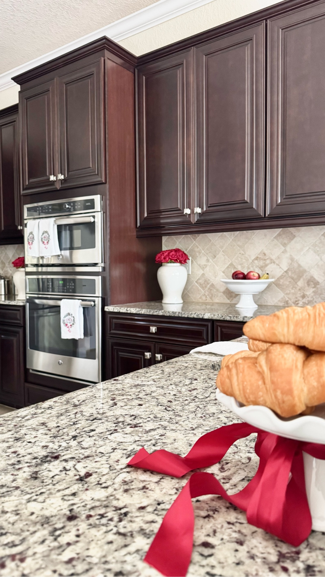 🌲♥️Festive kitchen & breakfast nook views🌲♥️

Kitchen Decor | Kitchen Design | Kitchen Essentials | Kitchen Gadgets | Kitchen Appliances | Christmas Decor | Breakfast Nook Decor | Family Space | Cozy Decor | Transitional Kitchen | Holiday Decor 

#LTKHoliday #LTKSeasonal #LTKHome