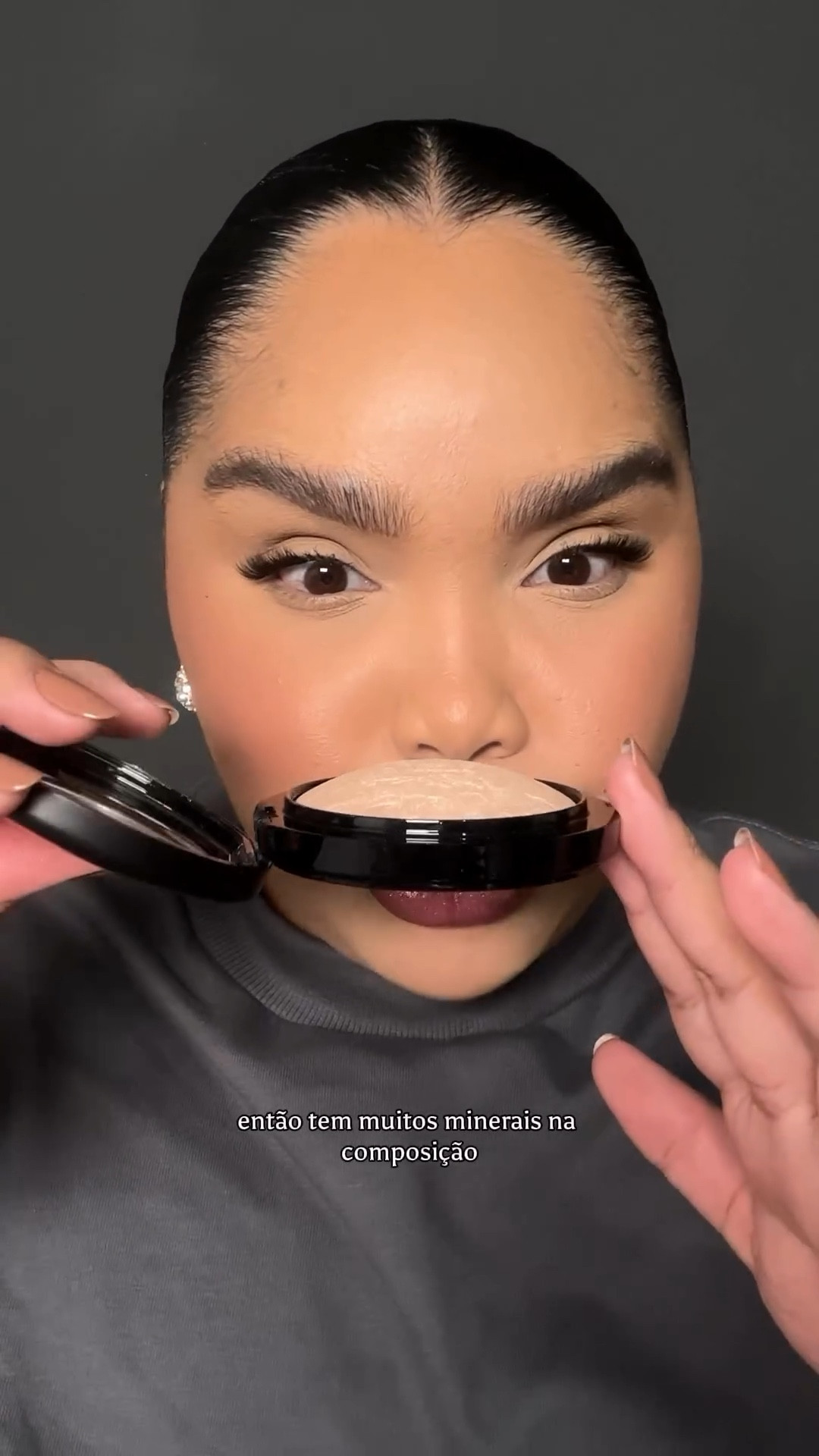 Comunicar beleza hoje me faz lembrar da Angélica de 17 anos que sonhava com os produtos hypados das blogueiras, quem nunca ouviu falar do Soft and Gentle, um ícone da Mac Cosmetics que marcou uma geração? 🗣️ eu nunca tinha experimentado e tê-lo em mãos hoje fazendo as minhas primeiras impressões me levou a um lugar que eu jamais achei que fosse possível um dia, TUDO É POSSÍVEL ✨

#LTKbeauty #LTKbrasil