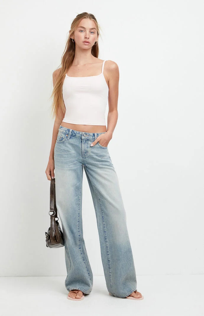 Women's Casey Low Rise Baggy Light Wash in Medium Indigo - Size 29 Short | PacSun