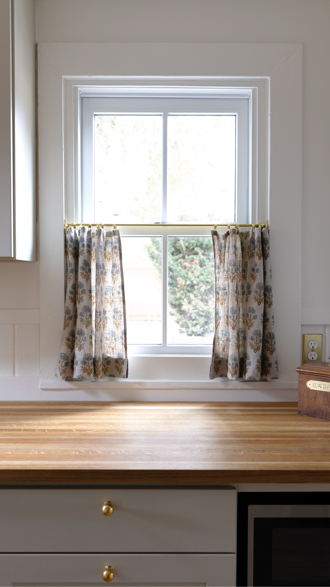 Cafe curtains in the kitchen? Yes, please! 

#thepoplarcottage

#LTKHome