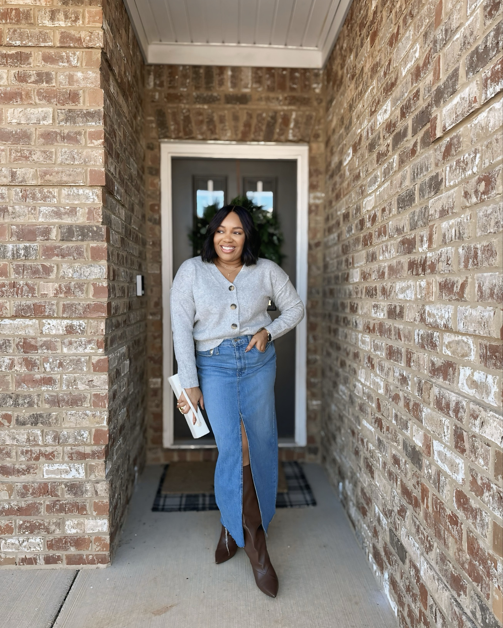 A simple work day outfit. Basics are a great staple to have in your closet. 

#LTKMidsize #LTKFindsUnder100 #LTKStyleTip