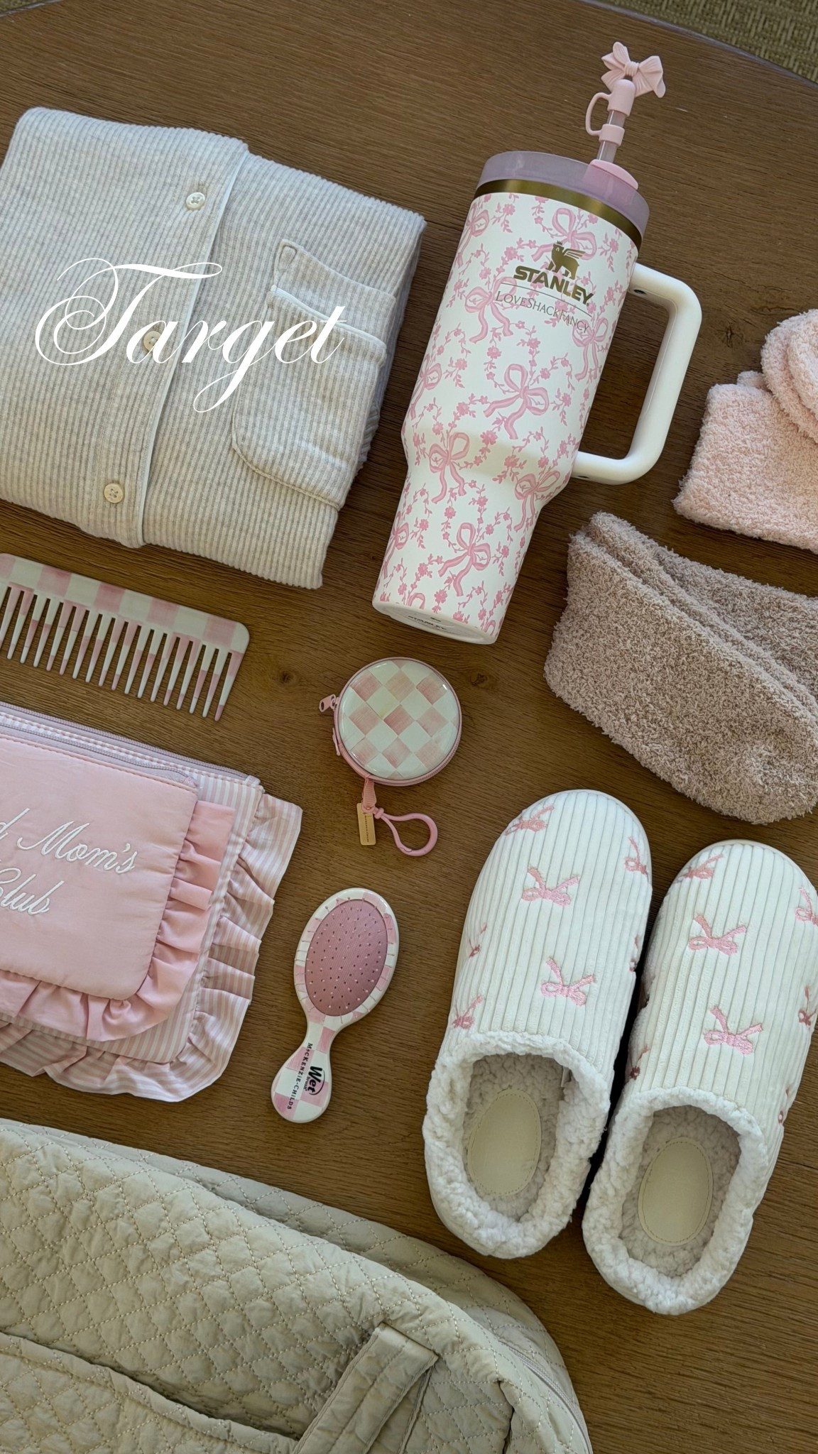 What’s in my hospital bag 🎀 waiting on baby girl!! 

#LTKBaby #LTKBump #LTKmomlife