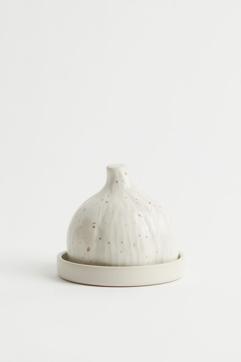 Garlic dome and saucer | H&M (UK, MY, IN, SG, PH, TW, HK)