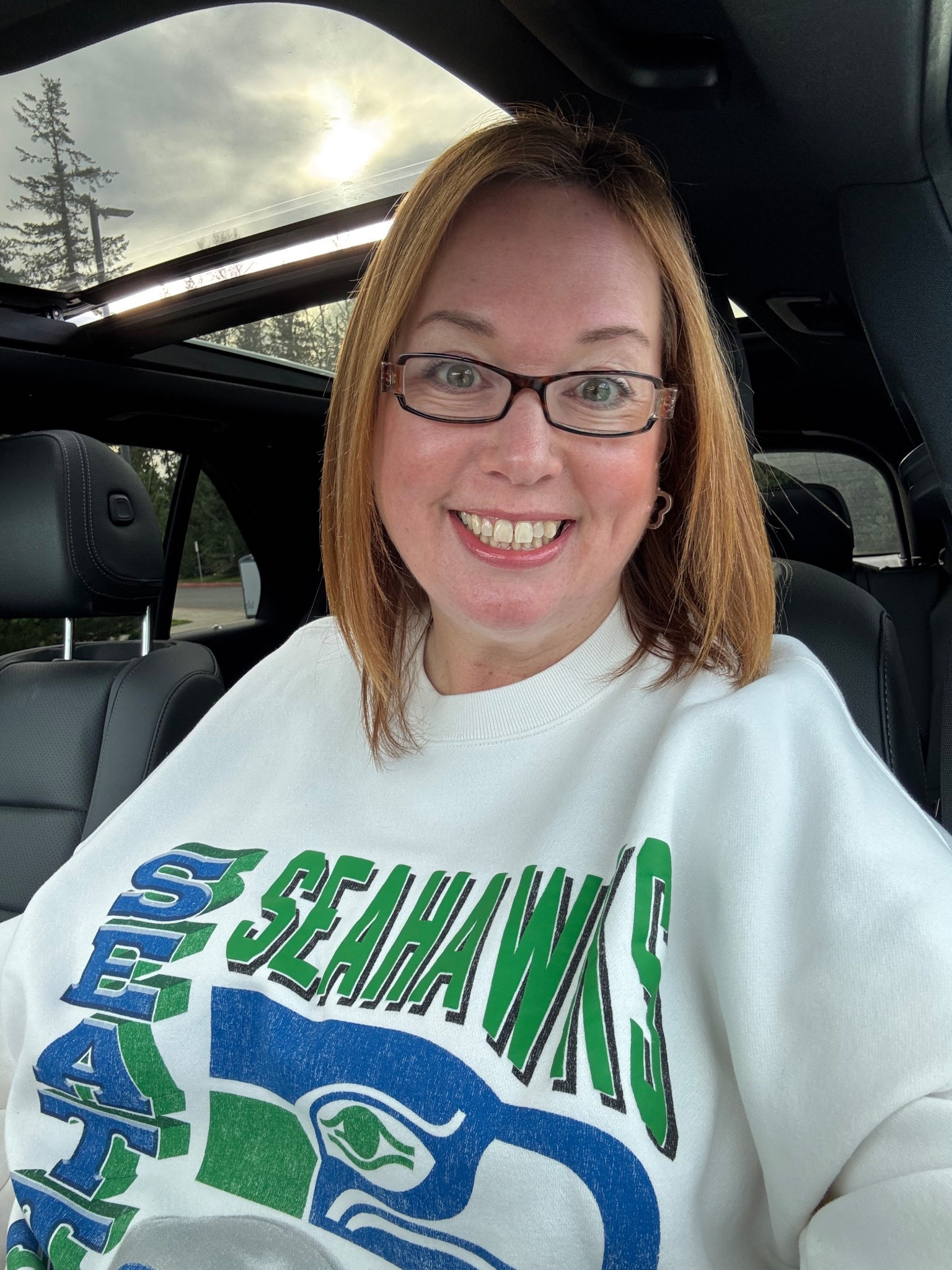 Carline 🤝 Game Day 💙💚
Waiting for the kiddo but dreaming of the Super Bowl! 🏈 It’s officially Hawks week and I’m repping the 12th Man loud and proud from the driver’s seat. Let's get that trophy, Seattle! 🏆
Shop my carline-to-kickoff look below! 👇
#Seahawks #SuperBowl #12thMan #LTKfit #GameDayStyle

#LTKPlusSize #LTKActive #LTKmomlife