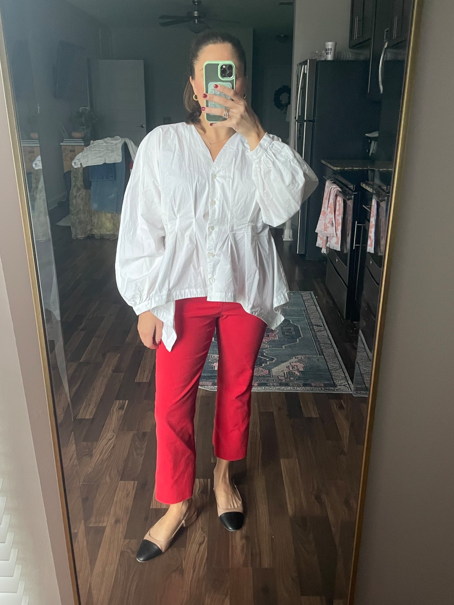 Work fit of the day! 

Shoes are Steve Madden
Top is Natori
Pants are old Zara 

#LTKWorkwear #LTKFindsUnder100