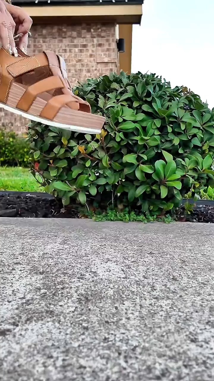 Soft, leather + cloud-like comfort = your new everyday essential 🤍
These Project Cloud sandals are giving effortless, elevated, and made to last… but don’t wait—everyone’s about to be on these 👀✨ 

 #projectcloud #projectcloudsandals #summersandals #ad #platformsandals #LTKootd #LTKActive #LTKTravel