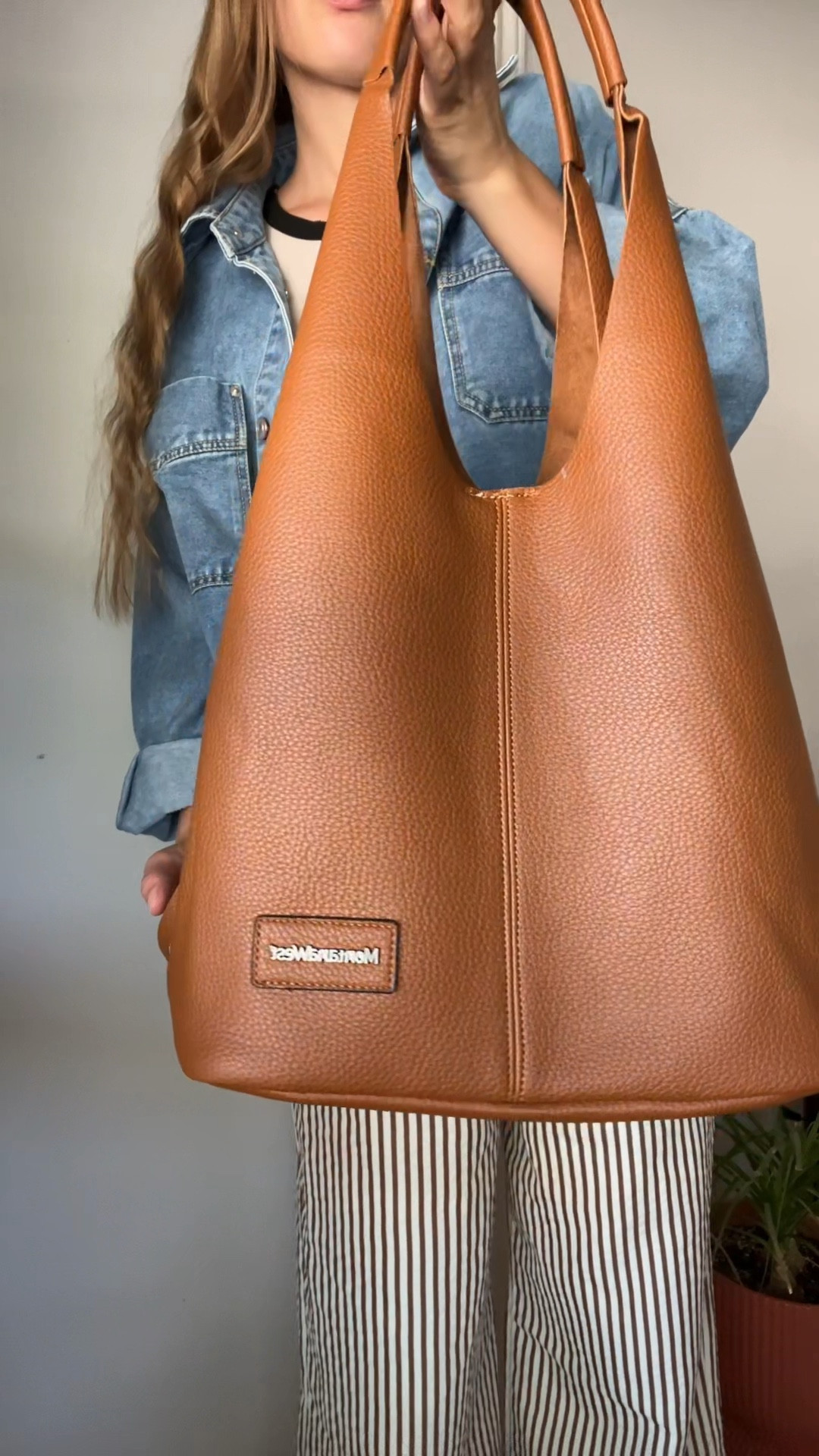 The most beautiful brown slouchy hobo bag for fall from Montana West 😍

Extremely soft and supple faux leather, includes a matching makeup bag! 


#fallbag #slouchybag #leatherbag #hobobag #fallfashion #falloutfits 

Montana West slouchy faux leather hobo bag
Light Brown bags for fall

#LTKFallSale #LTKFindsUnder50 #LTKItBag