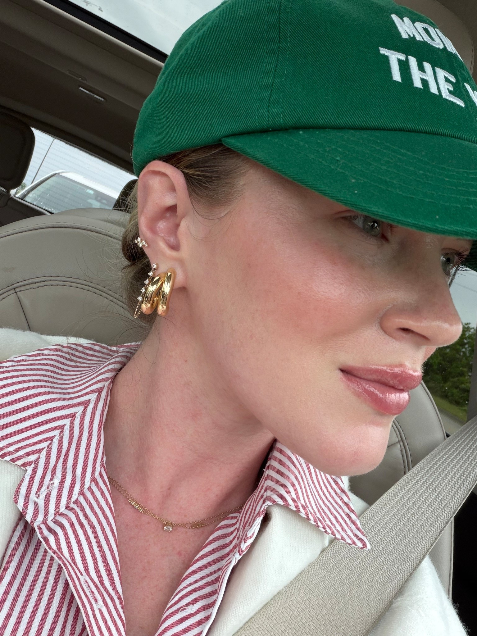 Mom of The Year Hat and jewelry details //