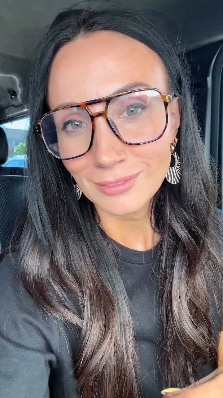 I’m not certified, but I am certain this works. Try wearing accessories in your color palette to really make any outfit more you. I look best in high contrast prints, so I added some earrings in a high contrast to make the full black look work for me. Have you had your seasons done? What color accessories do you lean towards? 🦓