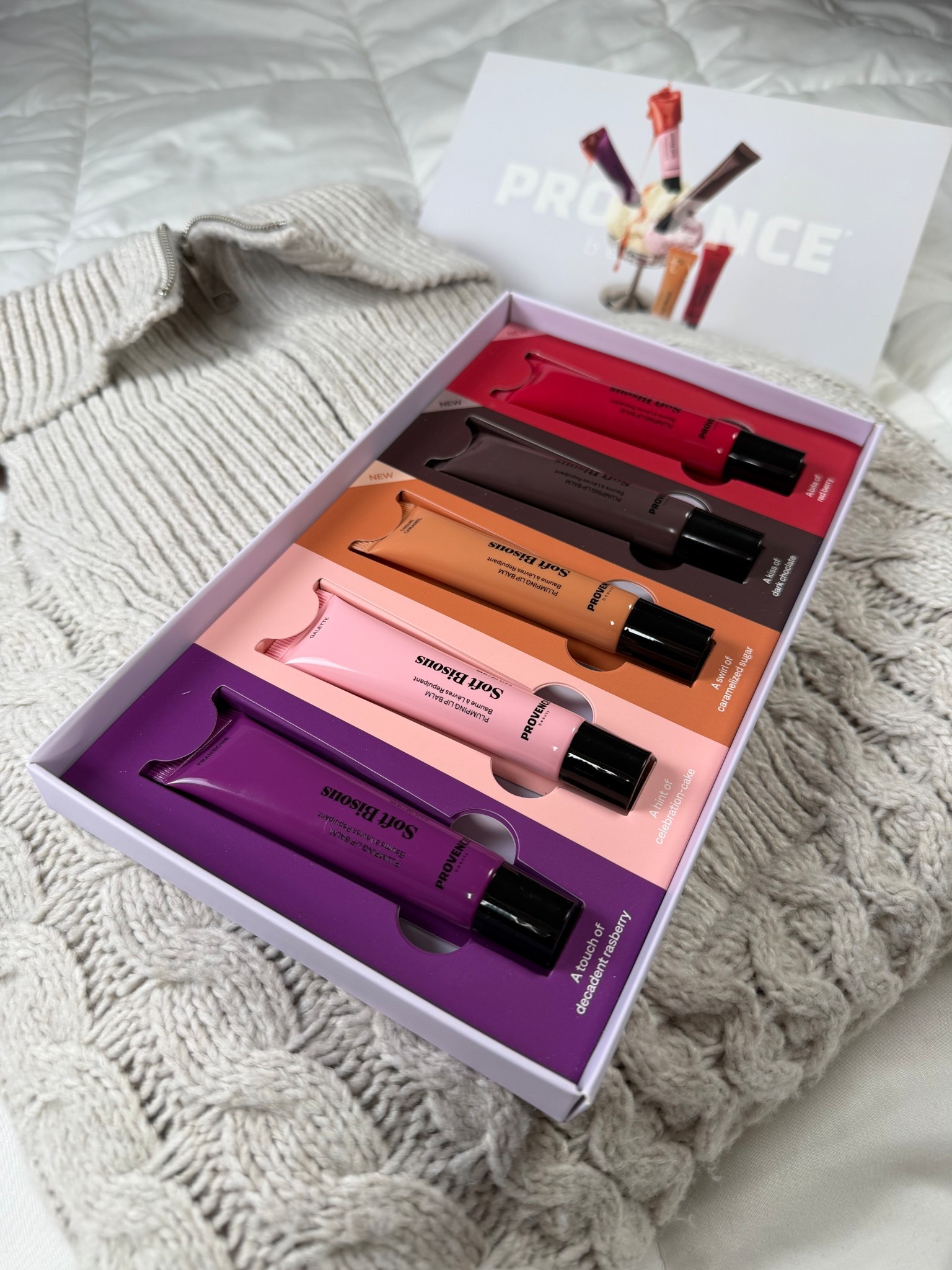 Cozy season in a box 🤍
A whole rainbow of soft, scented hand creams – one for every bag, nightstand and desk. Such a cute self-care gift (or treat for yourself).

Tap to shop this set and save for your next cozy night in ✨

#LTKBeauty