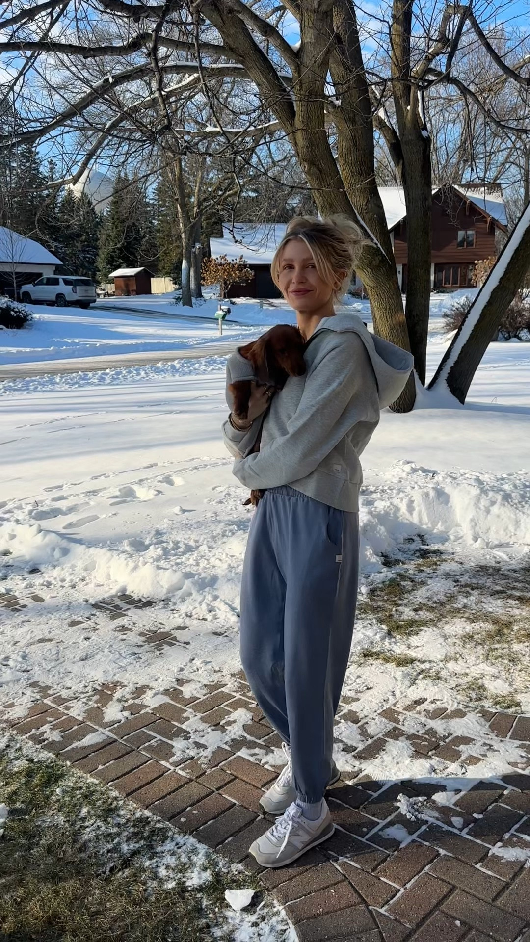 so excited for what’s to come in the new year, and i love this outfit from vuori! So comfortable and perfect for everyday! #vuoripartner
