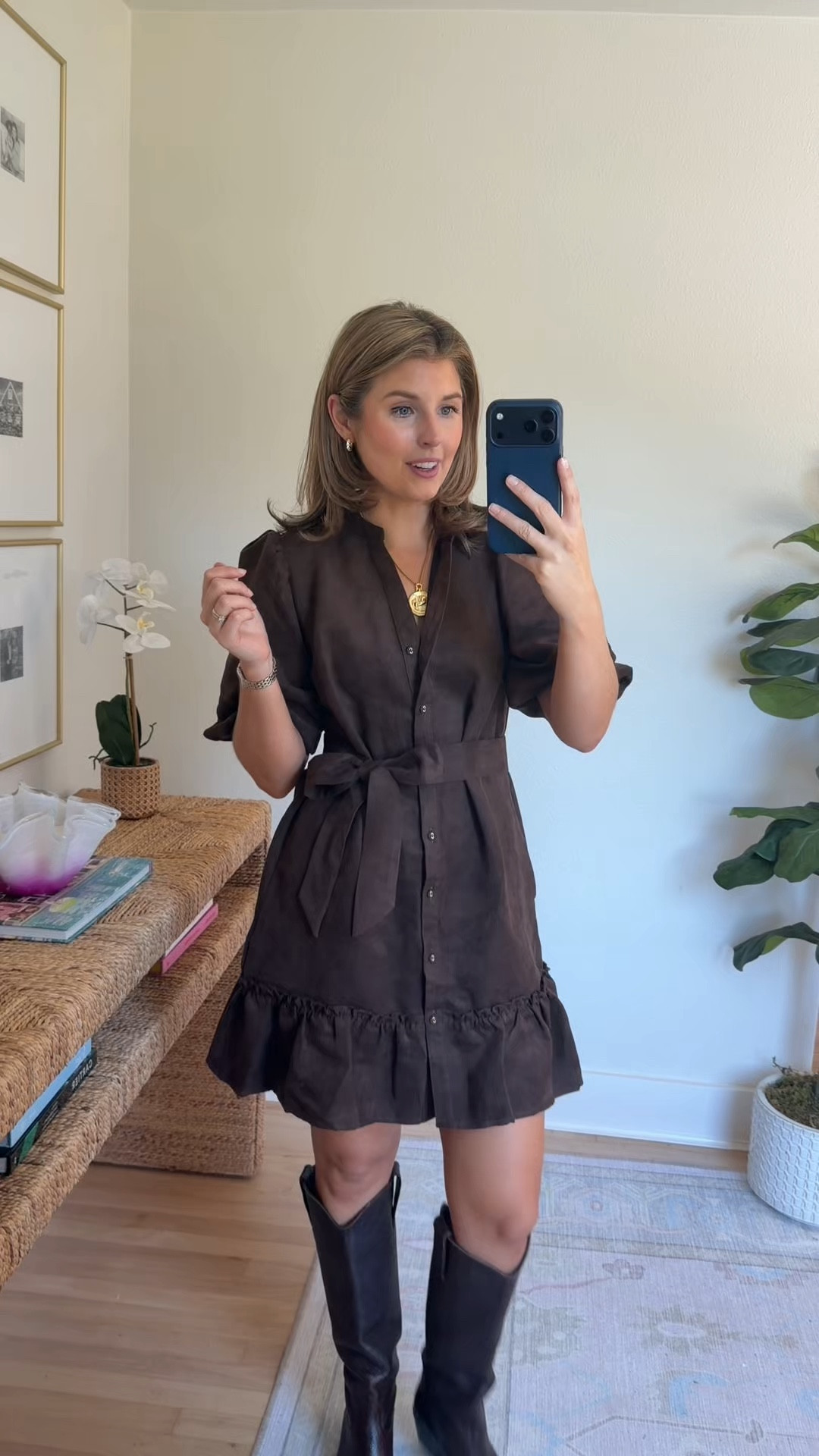 Perfect dress for fall! Wearing an XS!