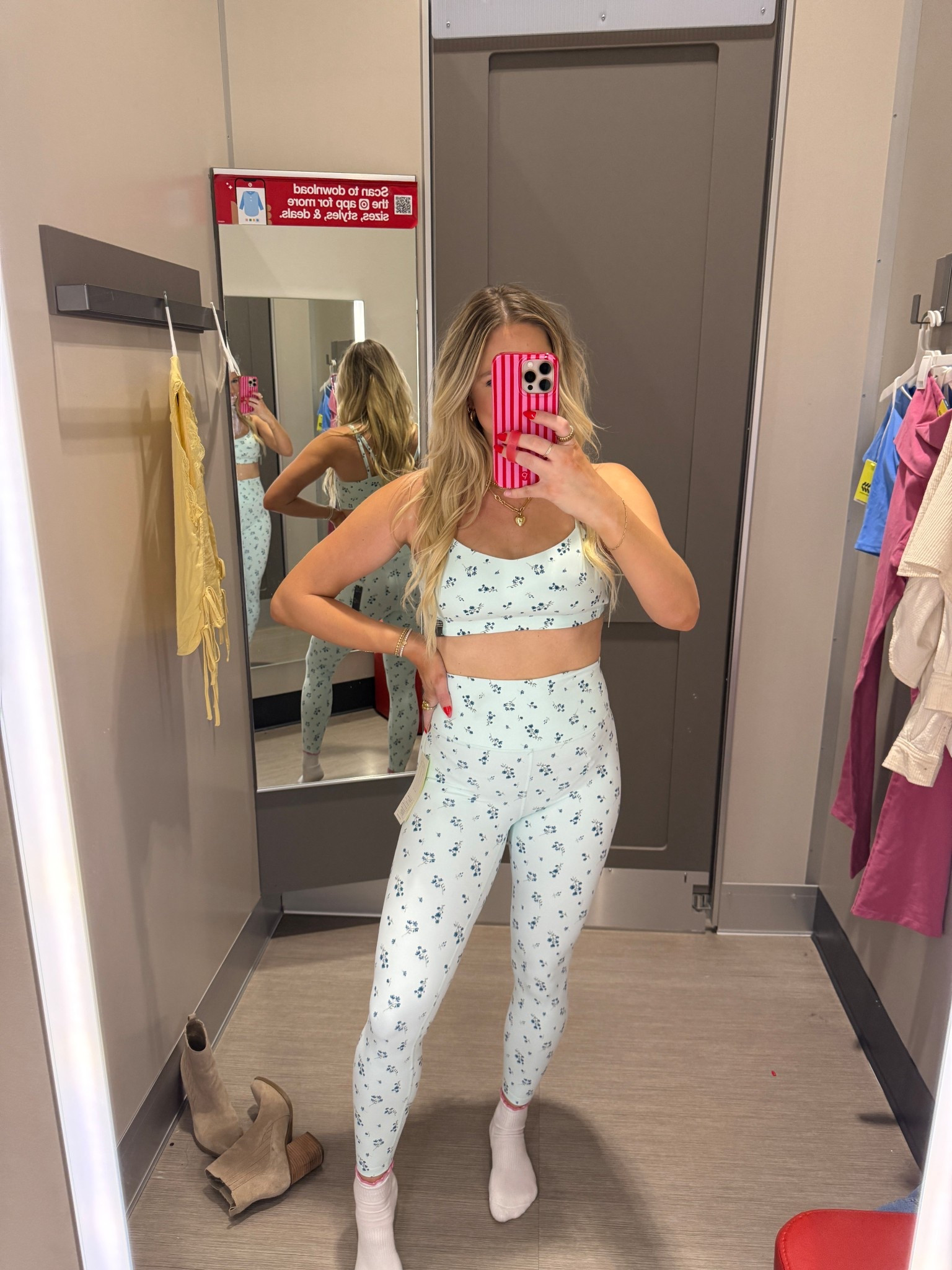 Workout set // floral fitness set // gym girl // mom fitness style // target activewear // girly gym style 

#LTKActive