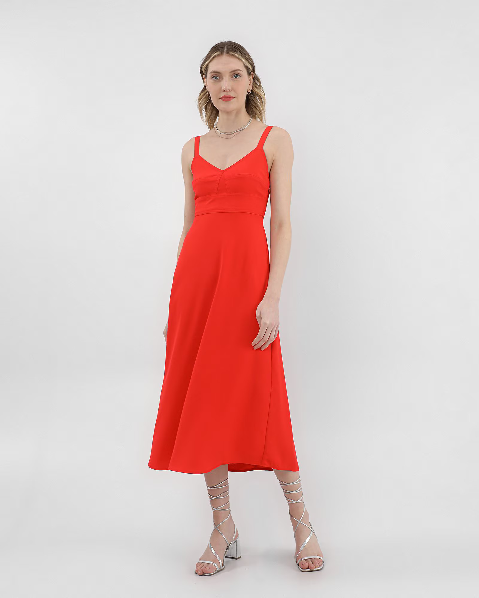 Vestido midi decote v vermelho | AK by Riachuelo | Riachuelo (BR)