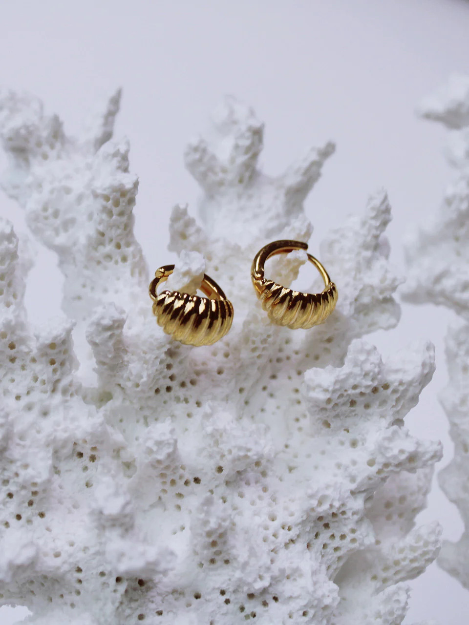 DAINTY CROISSANT HOOPS | raëliv