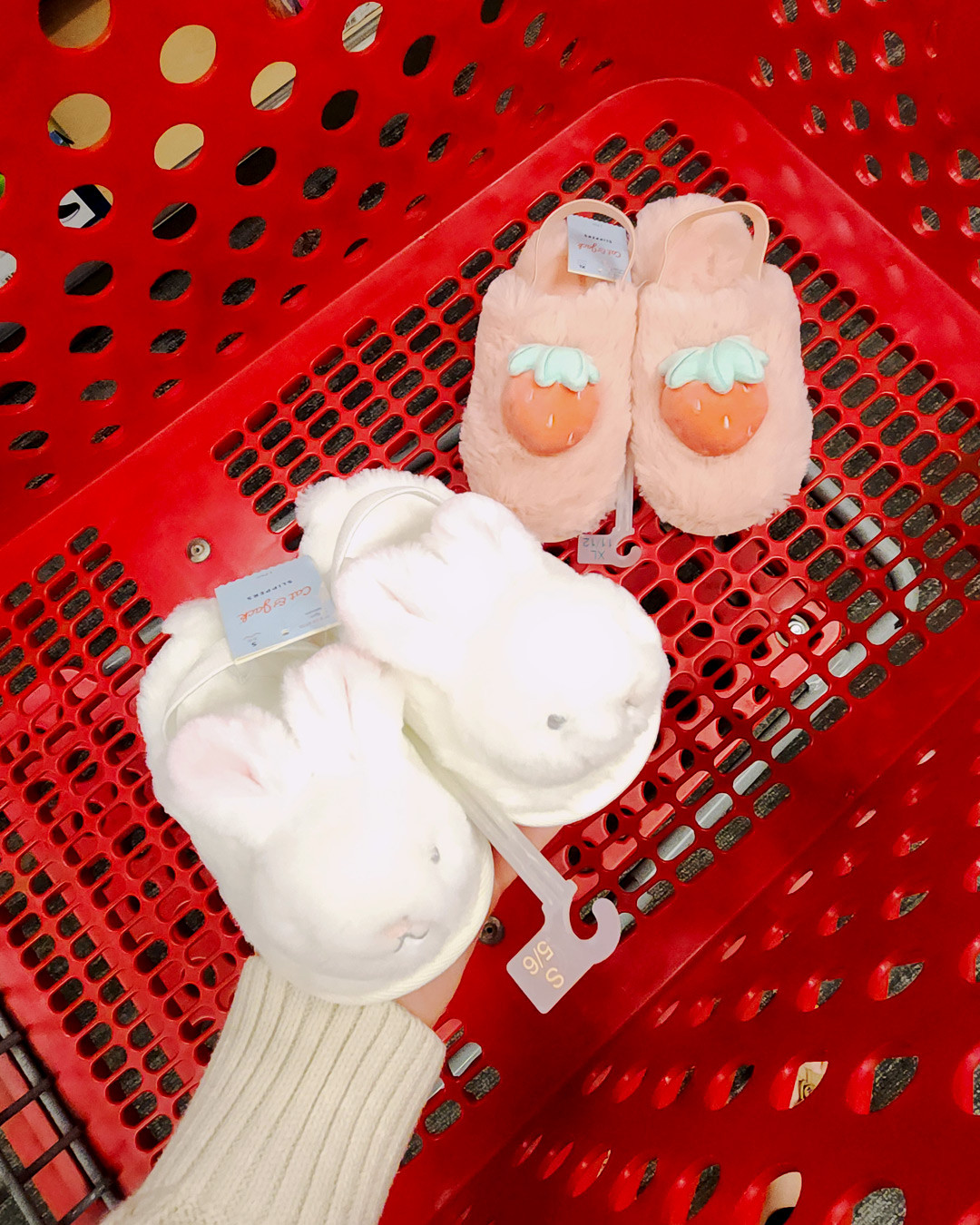 Grab a cute pair of Cat & Jack scuff slippers for your toddler 🥰

#targetstyle 

 #LTKBaby #LTKKids