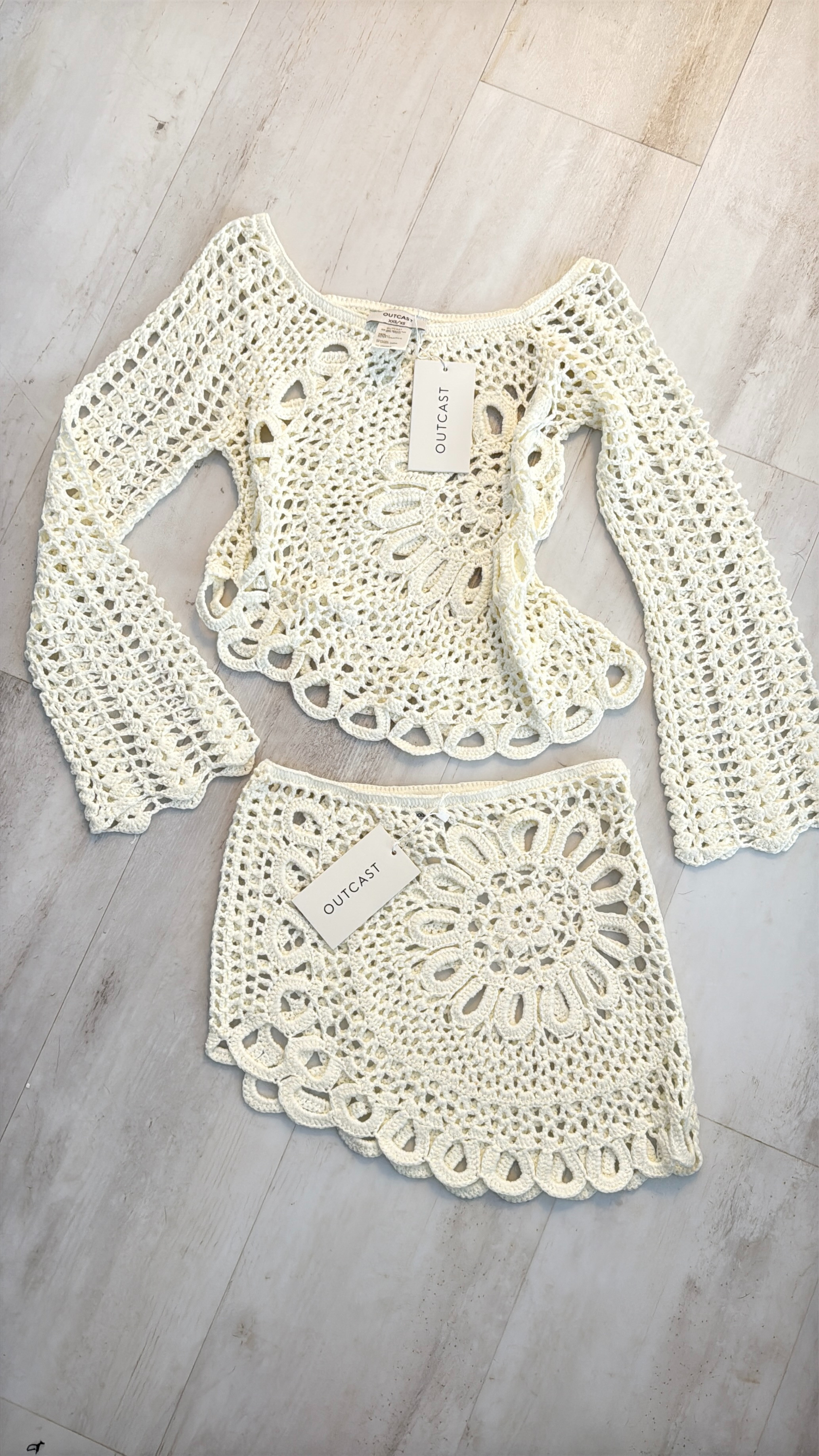 Love this crochet knit co-ord set from Outcast, thinking of wearing it to Coachella! 

#crochet #boho #Outcastclothing #festivalfashion  

 