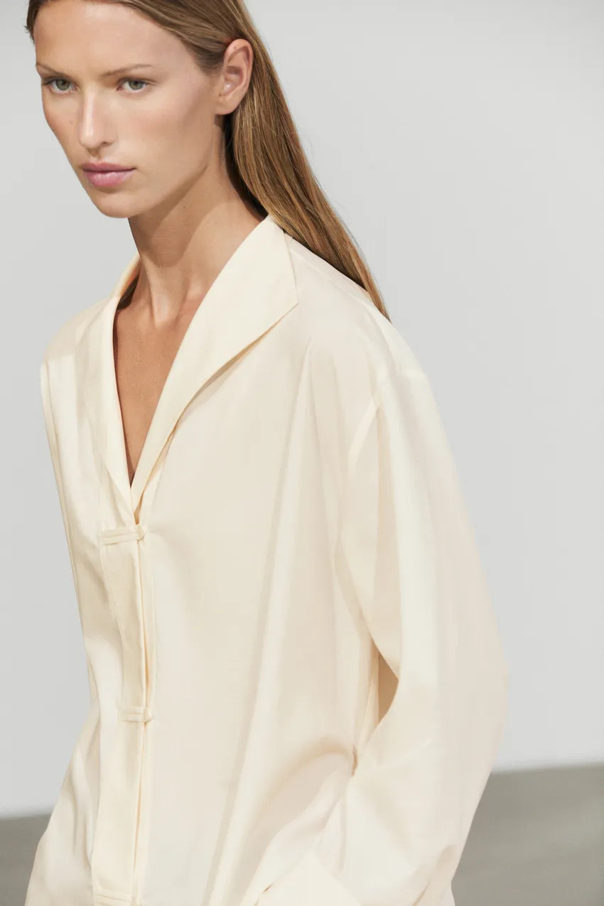 Flowing shirt with button details - CREAM | Massimo Dutti US