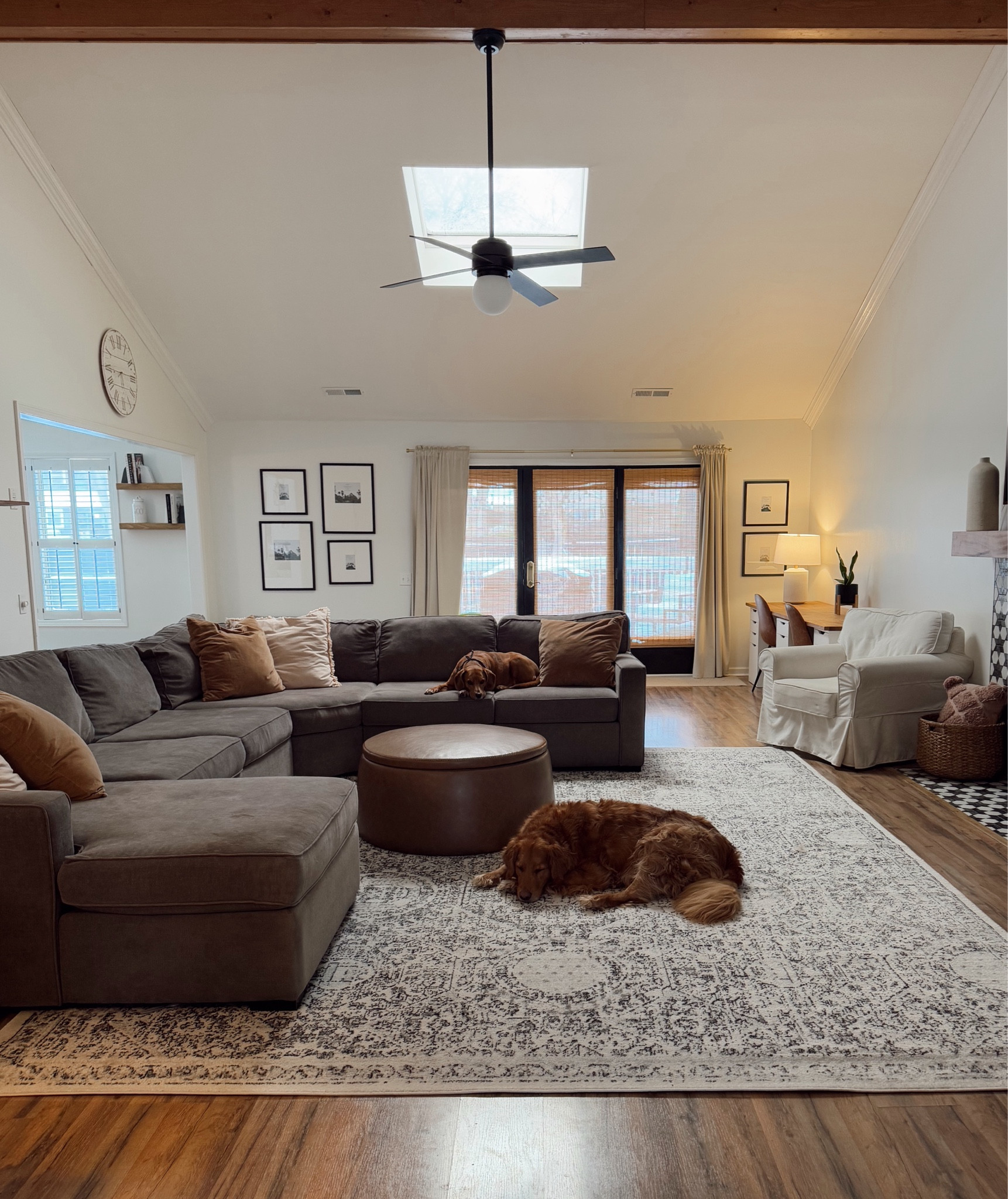 Living room , living room decor , living room sectional , living room rug 

#LTKHome