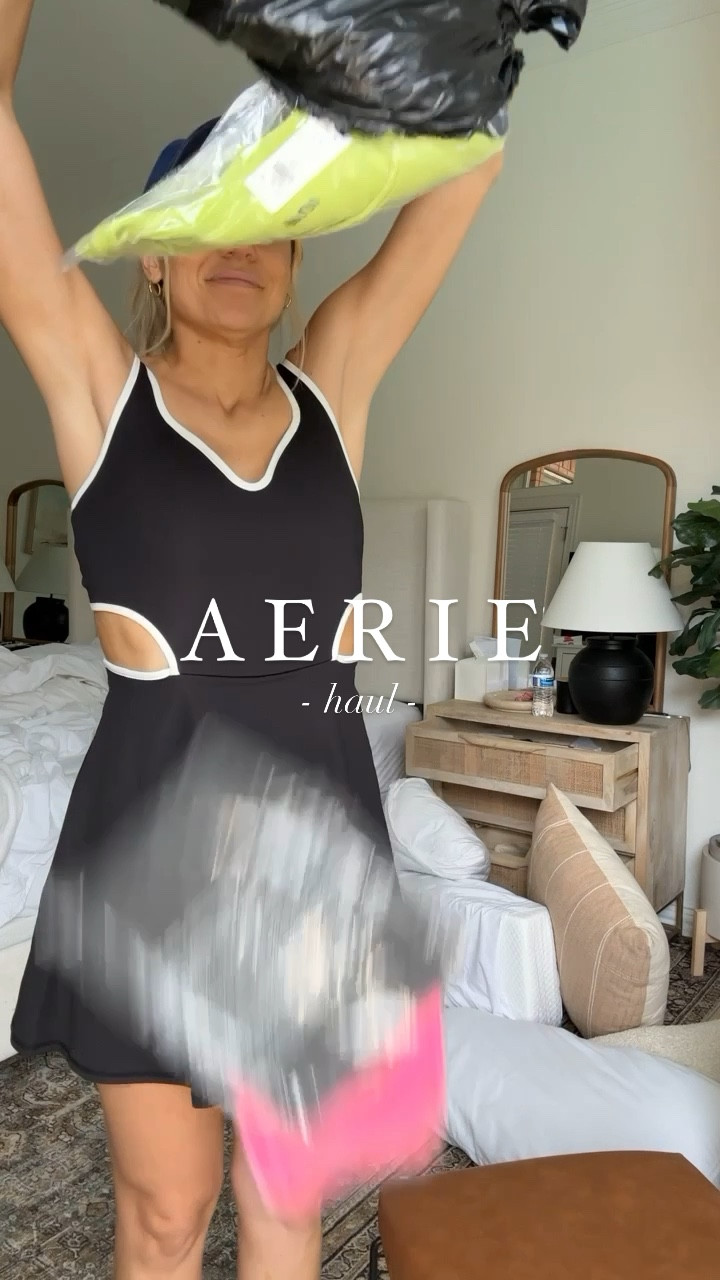 Aerie has a complete chokehold on me!

Size: small in everything - my tts

#LTKswim #LTKSeasonal #LTKsalealert