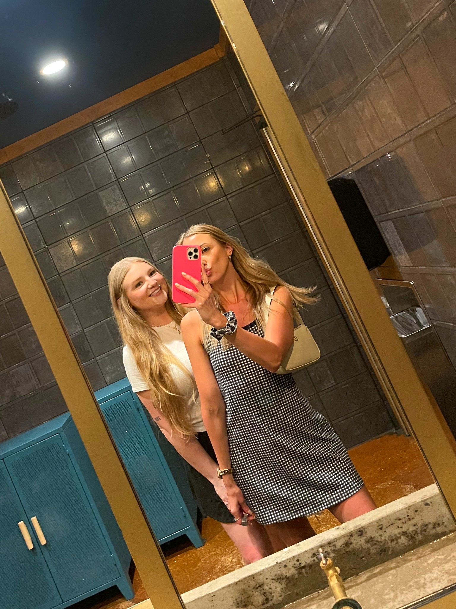 💙

#LTKActive #LTKStyleTip #LTKFindsUnder50