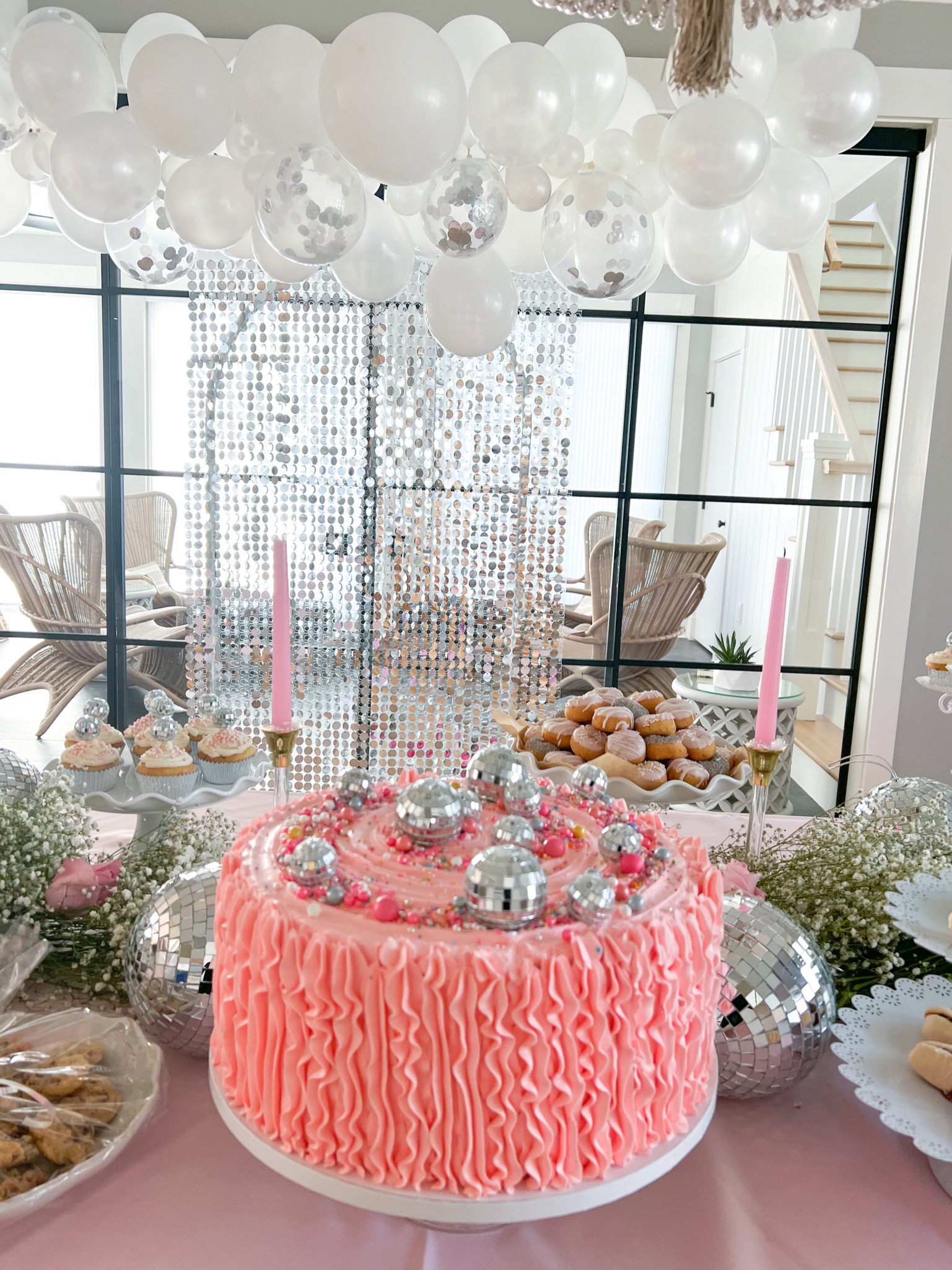 Silver backdrop for the win 🪩
.
.
.
#decor #party #backdrop #theme #birthday #decorations

#LTKFind #LTKfamily #LTKhome