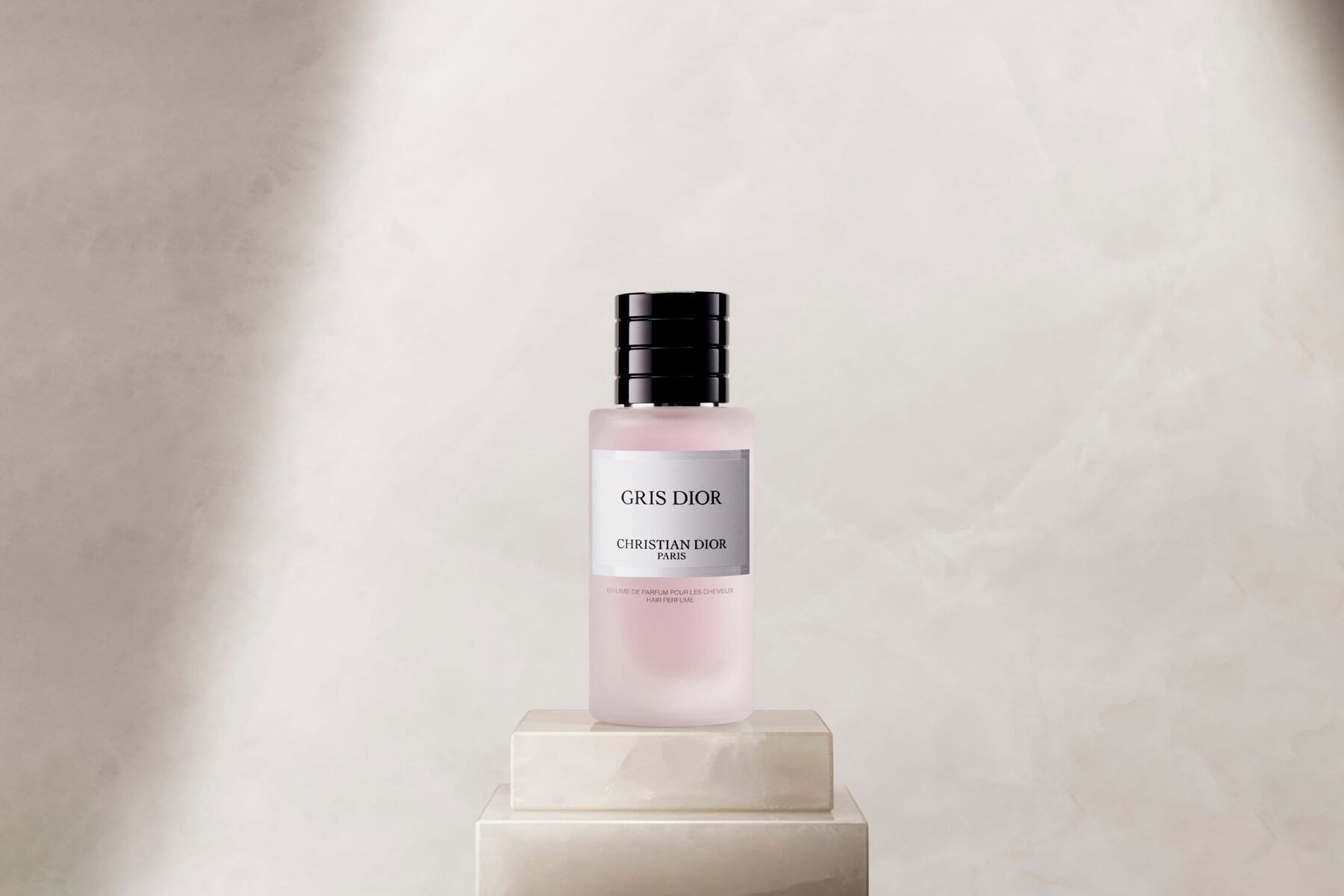 The hair perfume from La Collection Priv\u00e9e Christian Dior dresses the hair in a subtle fragr... | Dior Beauty (US)