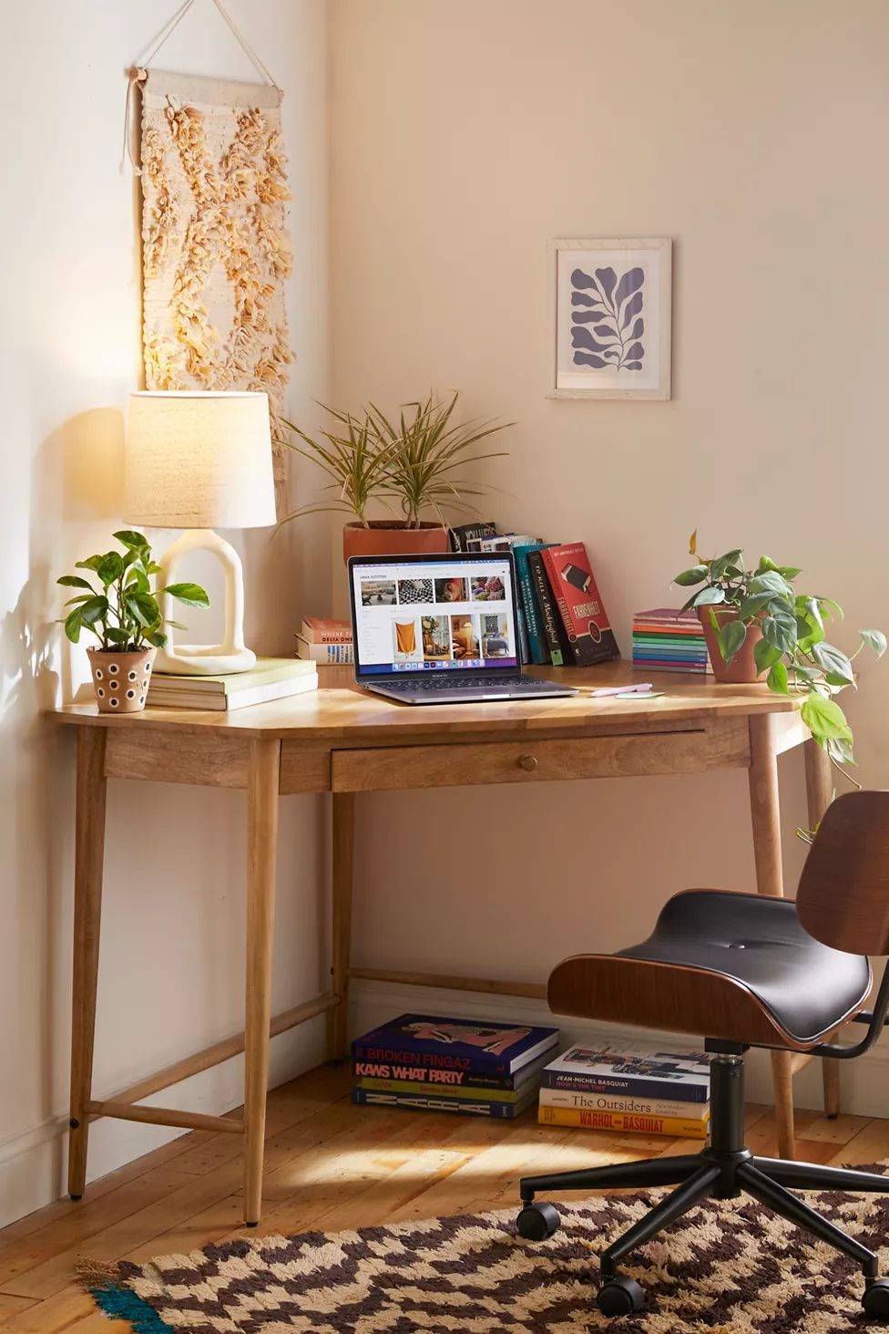 Amelia Corner Desk | Urban Outfitters (US and RoW)