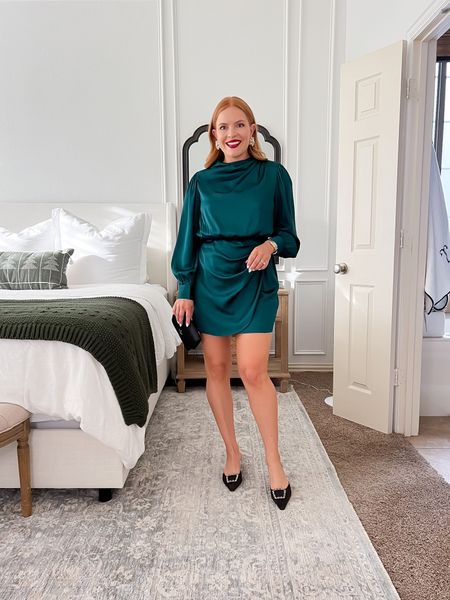 Abercrombie 25% off + extra 15% off sale! This green mini dress is gorgeous and classy for a holiday party! I got my regular size!

Christmas party // green dress // holiday outfit 

#LTKCyberSaleIT #LTKCyberWeek #LTKHoliday