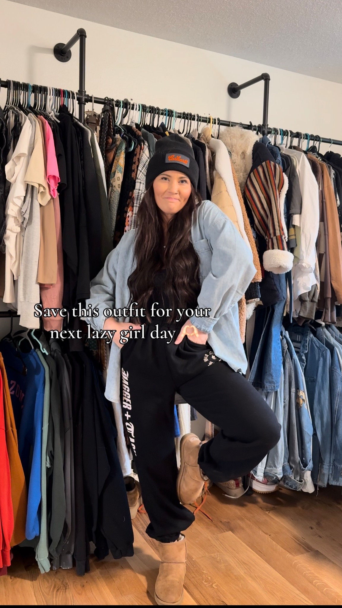 Lazy girl outfits don’t have to look sloppy 🖤
This is my go-to formula when I want maximum comfort but still want that edgy, cool-girl vibe.

Today’s combo:
• relaxed sweatpants
• denim top
• trendy Carhartt beanie
• effortless, lived-in energy


#lazygirloutfit #edgycasual #coolgirlstyle #streetstylevibes #sweatpantsoutfit #denimtop #beanieoutfit #carharttstyle #casualootd #comfortablefashion #realisticstyle #pnwfashion #busymomstyle

It’s giving “I didn’t try… but I absolutely did.”
Save this for your next comfy-but-cool day.
