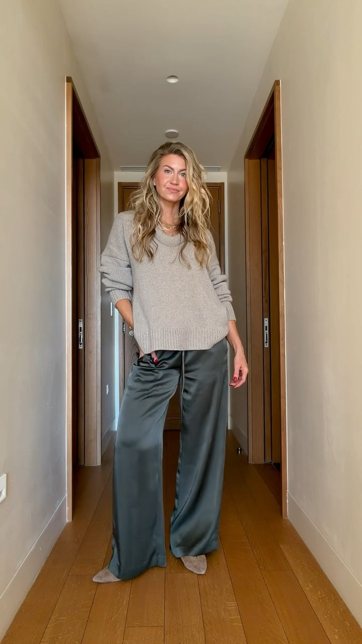 Comfy travel outfit! 
Sweater: runs oversized, wearing size small 
Pants: run TTS, wearing size small

#LTKootd #LTKgrwm #LTKSeasonal