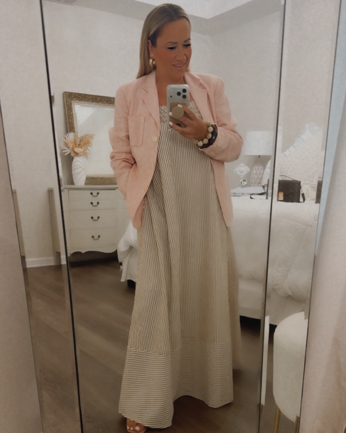 Wednesday Workwear.

The secret to looking effortlessly polished? A timeless maxi dress and a tailored blazer. 

Neutral, feminine, and versatile enough for work, church, brunch, and everything in between. 

Tsp to shop.

#LTKStyle
#TimelessWithATwist #NeutralFashion #ClassicWardrobe #EverydayStyle

#LTKootd #LTKgrwm #LTKWorkwear