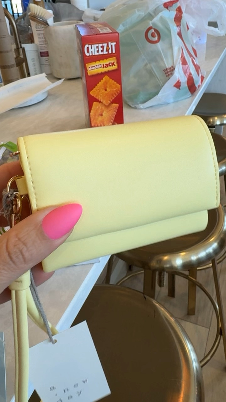 Super cute keychain wallet from Target! 

#LTKstyletip #LTKfindsunder50 #LTKover40