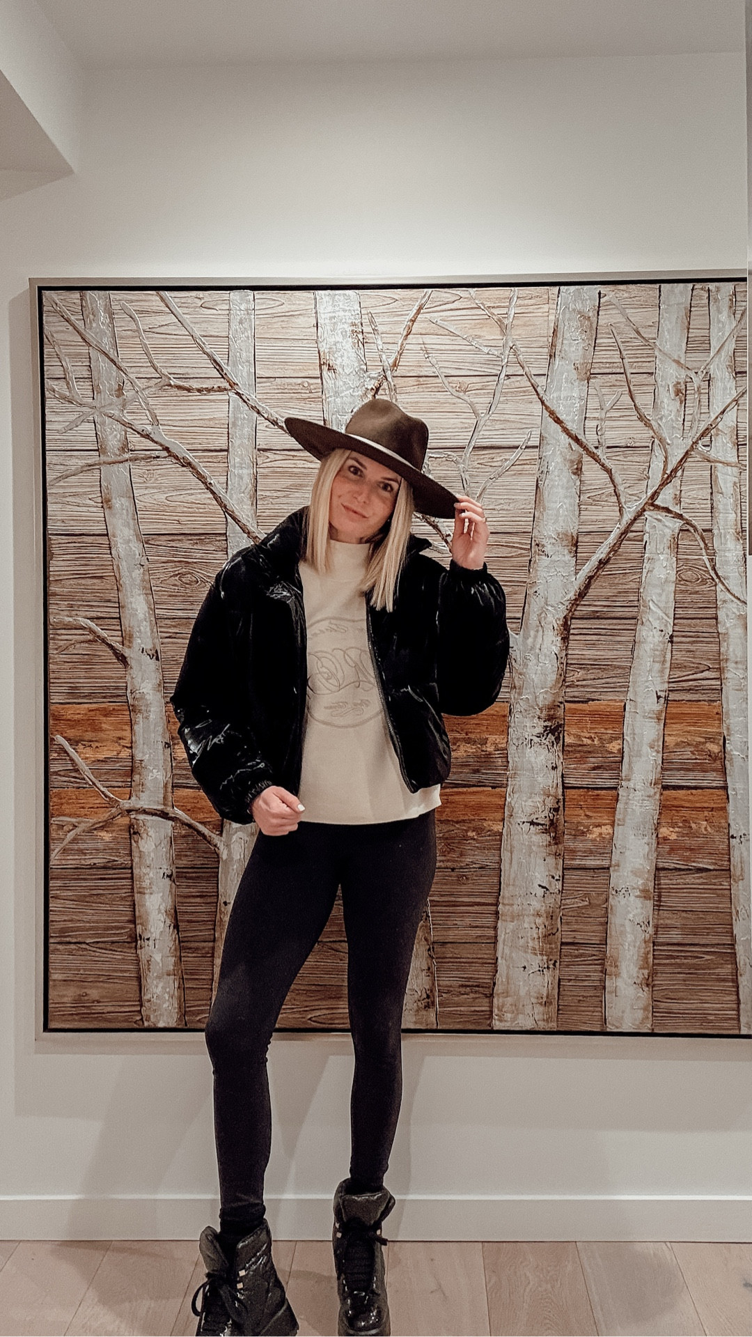 Winter travel outfit 🖤 Zara puffer coat

#LTKSeasonal #LTKTravel #LTKgrwm