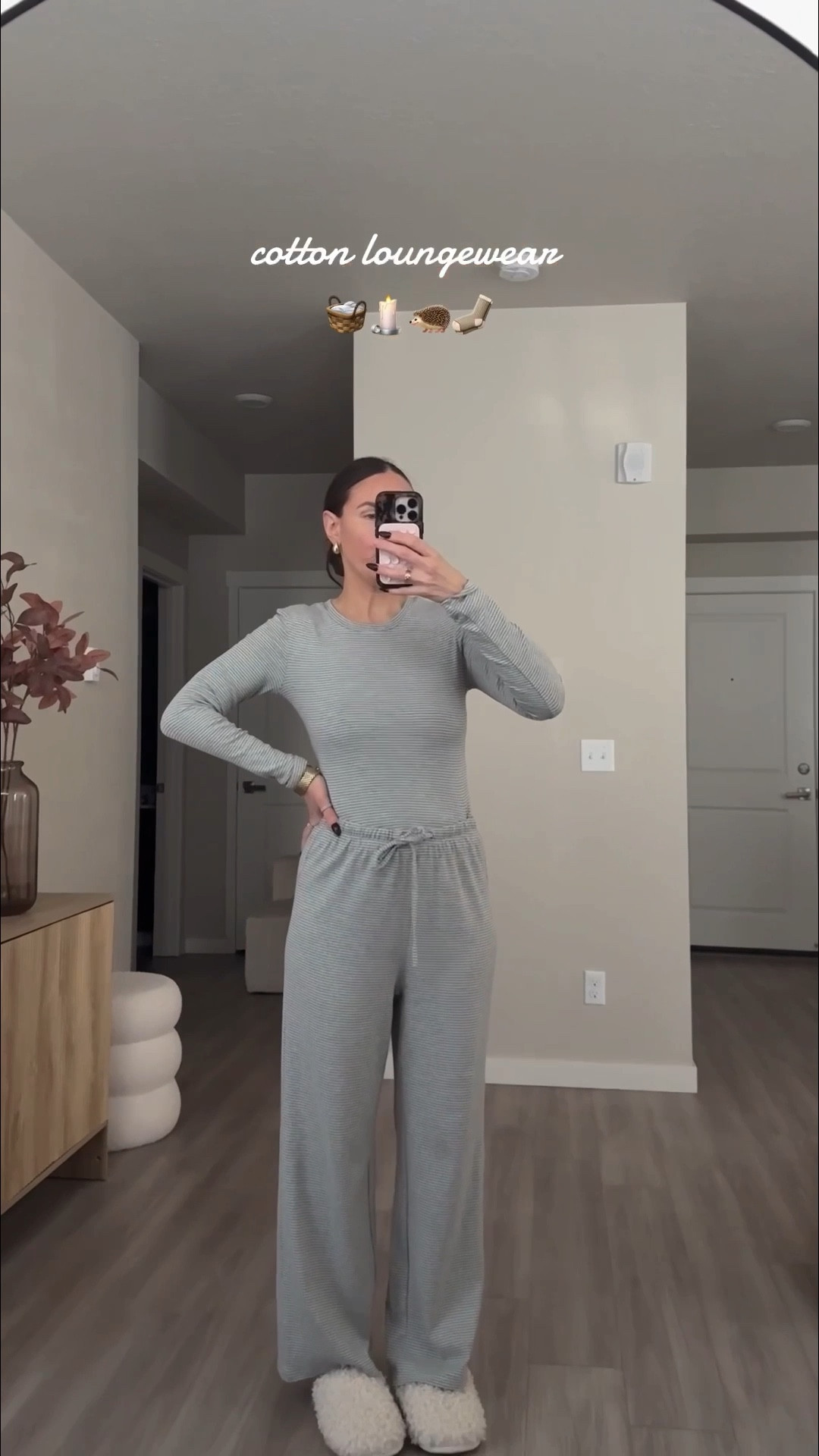 95%cotton.  soft. wide leg palazzo pants. fitte long sleeve shirt.  fremd soft and soooo cozy!!
#loungewear #chyrii