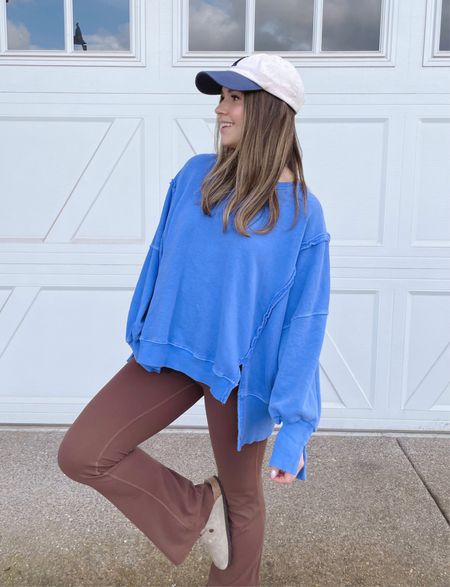 Wearing a small in the crewneck and size 6 in the flares! I get them hemmed at lulu (hemming is free) hat is from cotton on but I can’t find it online!