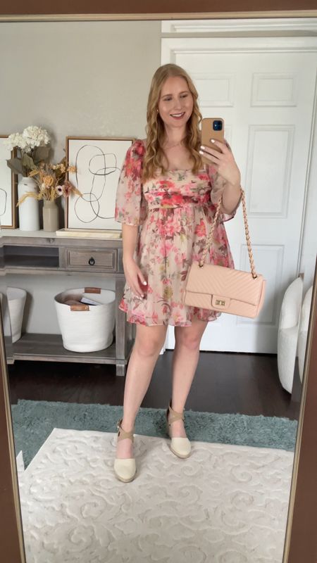 Everything at Abercrombie is 20% off 👏 Affordable by Amanda wears a M/30! Cute Vacation finds! Summer dresses #abercrombie


#ltkvideo
Abercrombie 
Abercrombie and Fitch
Floral mini dress 
Summer Dresses
Vacation Dresses
Summer Outfit

#LTKFind #LTKunder100 #LTKsalealert